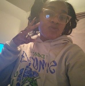 Meet your Posher, Maya